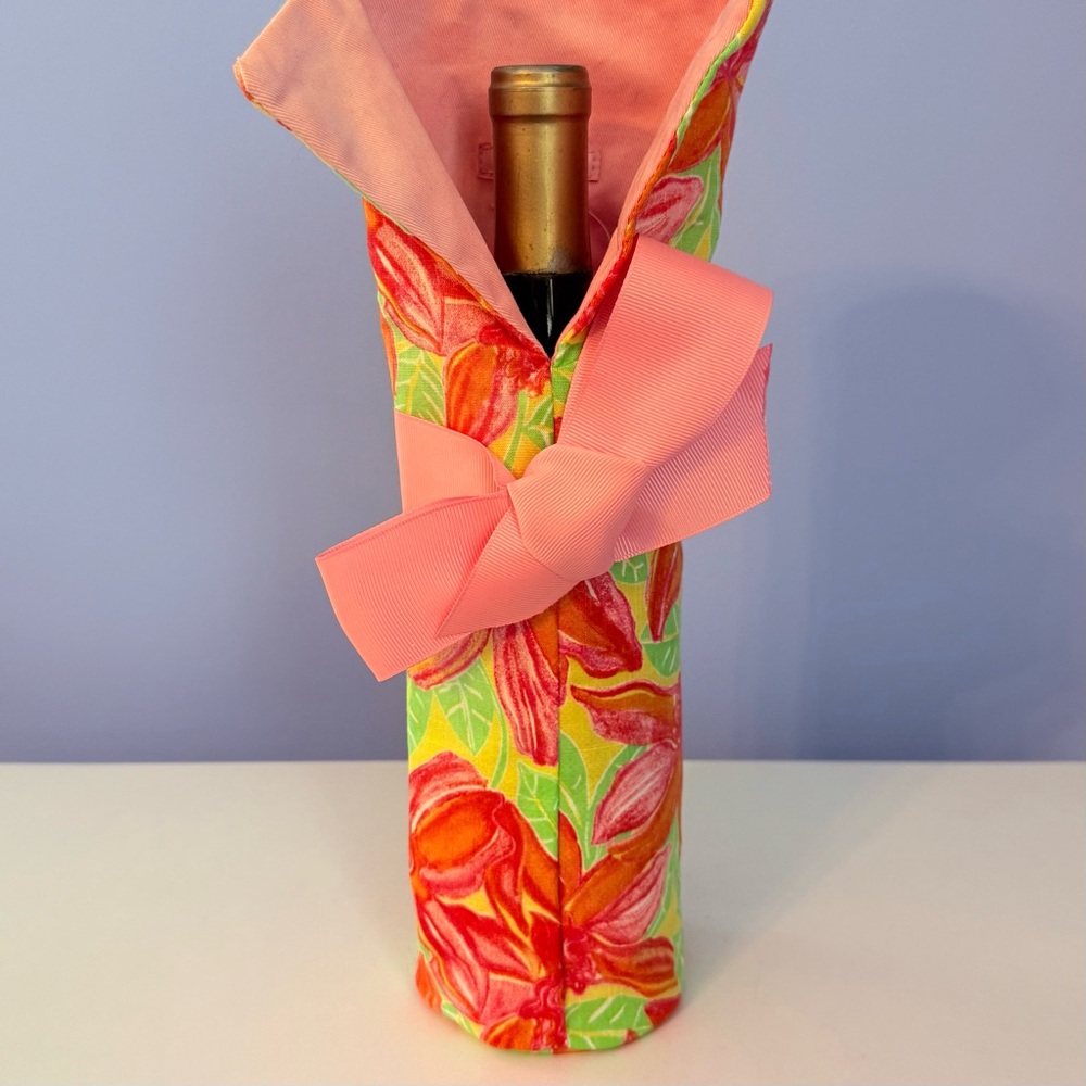 Lilly Pulitzer NWT Pink and Orange Floral Wine Bag